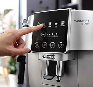 Der Kaffeevollautomat bereitet eine Auswahl der beliebtesten Kaffeegetränke ganz einfach per Knopfruck zu