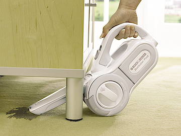 Mit seinen zwei Geschwindigkeitsstufen meistert der praktische Helfer sowohl feinen, trockenen Staub als auch grobkörnigen, feuchten Schmutz<br>(Fotos: Black & Decker)