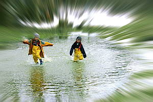 Durchschnittlich gehen pro Jahr 750 Liter Regenwasser auf einen Quadratmeter Boden nieder. Was liegt da näher, als das kostbare Nass zu sammeln und damit Trinkwasser zu sparen? <br>(Fotos: fbr)