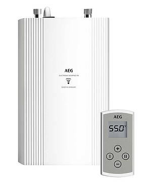 Der komfortabel zu bedienende Küchen-Durchlauferhitzer „DDLE Kompakt 11/13 FB“ von AEG mit Fernbedienung liefert in Sekundenschnelle und gradgenau warmes Wasser bis 60 °C