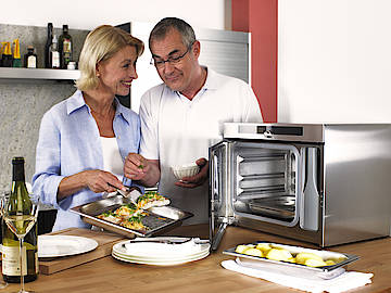 Einfach gesund und lecker: Der Dampfgarer Vitasteam von Miele ist für Feinschmecker eine Offenbarung und ein Gesundbrunnen obendrein. Das Gerät findet in jeder Küche seinen Platz und benötigt zum Anschluss nur eine Steckdose<br>(Fotos: Miele)