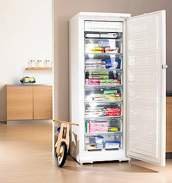 Miele hat zahlreiche Kühl- und Gefriergeräte im Programm, die in der besten Energieeffizienzklasse A++ eingestuft sind. Neben dem Energieverbrauch sollte man aber auch auf die lange Lebensdauer und besondere Features wie NoFrost-System, Null-Grad-Zone (PerfectFresh) oder dynamische Kühlung achten<br>(Fotos: Miele)