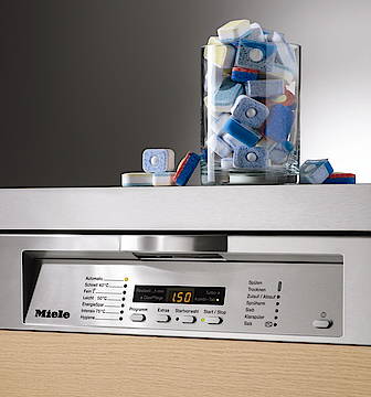 Neues Zeitsparkonzept von Miele: Speziell entwickelte Programme wie „Leicht 50°C“ oder die Funktion „Turbo“ senken die Laufzeit. Bei aktivierter Turbo-Funktion wird diese in einigen Programmen um bis zu 50 Minuten reduziert