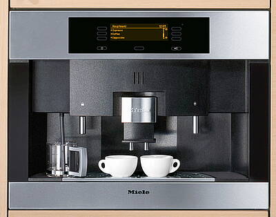 Über die selbsterklärende Benutzerführung können bei der CVA 4000-Reihe beispielsweise die Ein- und Ausschaltzeit, Kaffeetemperaturen und bis zu 10 Profile vorgegeben werden<br>(Fotos: Miele)