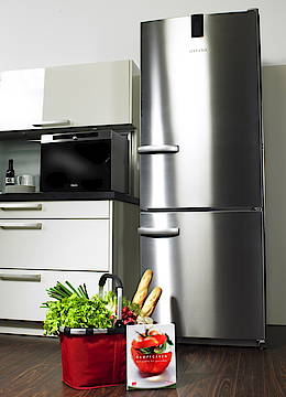 Im Aktionszeitraum bis 30.9.2007 gibt es zum Kühlgerät einen Einkaufsgutschein und zum Dampfgarer ein Kochbuch<br>(Fotos: Miele)