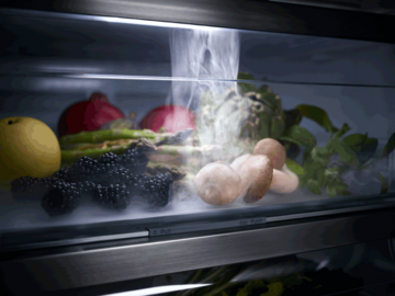 Bei optimalen Lagerbedingungen, beispielsweise durch aktive Befeuchtung, halten sich Obst und Gemüse im Kühlschrank deutlich länger (Foto: Miele)
