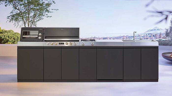 Mit der Outdoor-Küche „Dreams“ überträgt Miele seine langjährige Expertise im Küchensektor erstmals in den Außenbereich. Hochwertige Materialien, zeitloses Design und fortschrittliche Technik zeichnen das Ensemble aus