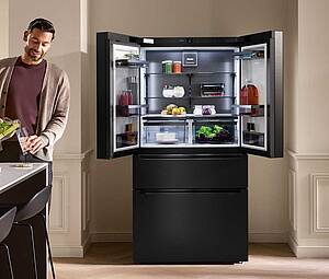 Die Miele Kühl-Gefrierkombination KFFD 6867 vereint ikonisches Flügeltür-Design, hochwertige Glasoberflächen und eine großzügige Innenraumarchitektur mit innovativen Frischesystemen wie