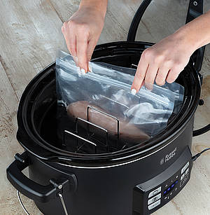 Ein Alleskönner - der 3-in-1 Sous Vide Garer von Russell Hobbs. Ideal auch zum Langzeit-Schongaren (Slow Cooking) und Kochen mit intelligentem Temperaturfühler, zum Beispiel für das Garen