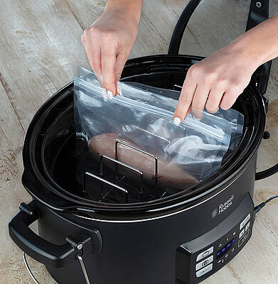 Ein Alleskönner - der 3-in-1 Sous Vide Garer von Russell Hobbs. Ideal auch zum Langzeit-Schongaren (Slow Cooking) und Kochen mit intelligentem Temperaturfühler, zum Beispiel für das Garen