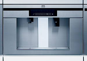 Der Wasser- und Eisdispenser stellt eine echte Alternative zu herkömmlichem Leitungswasser dar<br>(Fotos: AEG-Elektrolux)
