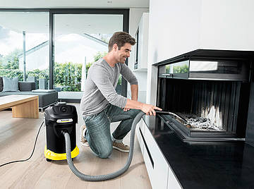 Mit dem Aschesauger AD 4 Premium von Kärcher lässt sich der Kamin bequem und sicher reinigen