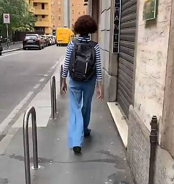 In 14 Städten weltweit tragen Teilnehmer den Dyson-Rucksack durch die Straßen und sammeln dabei wichtige Daten zur Luftverschmutzung