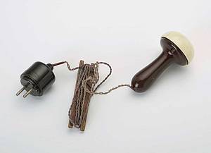 Hoch spannend und elektrisierend: Neue Ausstellung im Technoseum widmet sich dem Thema Energie. Beispiel: das elektrische, von innen beleuchtete Stopf-Ei nach einem Patent von Konrad Adenauer, AEG, 1940