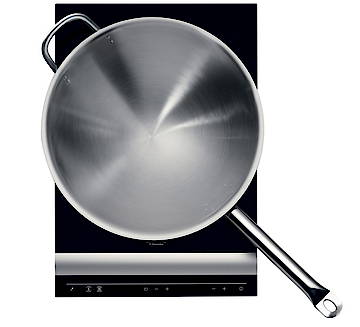 Die Wok-Pfanne ist im Lieferumfang enthalten<br>(Fotos: AEG-Electrolux)