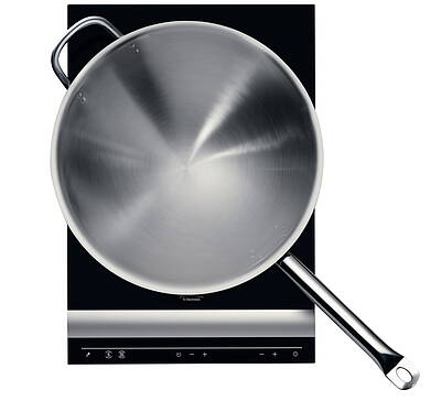 Die Wok-Pfanne ist im Lieferumfang enthalten<br>(Fotos: AEG-Electrolux)