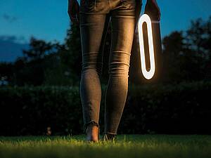 ...tragbare LED-Außenleuchte Moval (Großes Bild oben: Portable LED-Tischleuchte mit Lautsprecher)