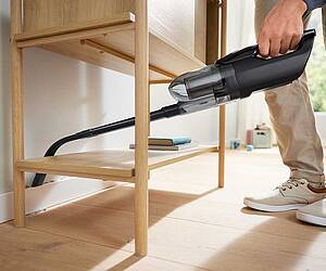 Der Flexxo Serie 4 bietet praktische 2in1-Flexibilität: er vereint Akku-Staubsauger und Handstaubsauger in einem Gerät.