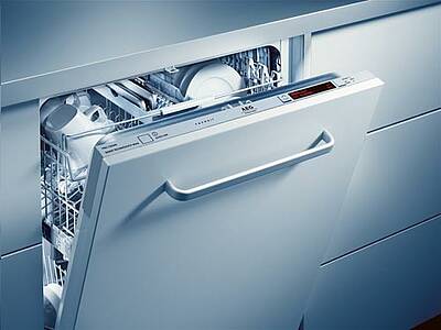 Geschirrspüler mit drei rotierenden Sprüharmen. (Fotos: AEG Electrolux)