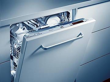 Geschirrspüler mit drei rotierenden Sprüharmen. (Fotos: AEG Electrolux)