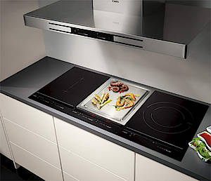 Induktion, Gas, Wok oder Teppan Yaki als Modulkochfelder (Fotos: AEG)
