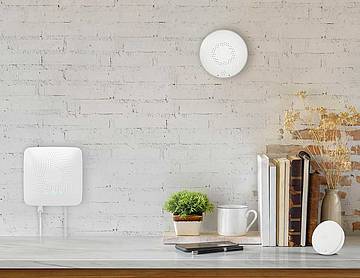 Smart Home-Ökosysteme wie Airthings liefern wichtige Live-Daten zur Raumluftqualität. Mit Airthings Hub können Anwender sofort etwas zur Verbesserung des Raumklimas tun, indem sie Ventilatoren, Luftreiniger, Luftbefeuchter und vieles mehr steuern