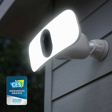 Die weltweit erste kabellose Flutlichtkamera von Arlo bringt diesen Winter Licht ins Dunkel