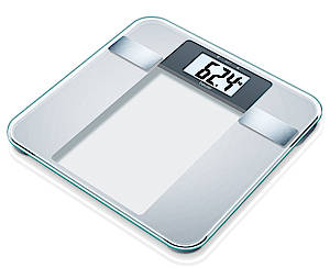 Beurer Glas-Waagen: Die Diagnosewaage BG 13 ermittelt auch den Body-Mass-Index; die "sprechende" GS 39 mit effektvoller Beleuchtung beherrscht fünf Sprachen