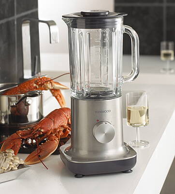 Heiß und kalt: der Standmixer von Kenwood verkraftet alles mühelos (Fotos: Kenwood)