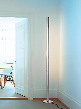 Ypsilon ist eine Designlampe in filigraner Säulenoptik. (Fotos: Belux)