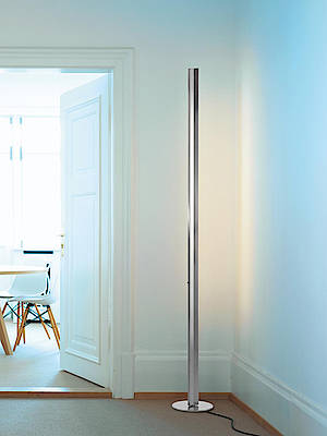 Ypsilon ist eine Designlampe in filigraner Säulenoptik. (Fotos: Belux)