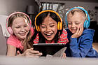 Die speziell für Kinder entwickelten BuddyPhones PLAY-Kopfhörer mit Lautstärkebegrenzung halten den Geräuschpegel unter den von der Weltgesundheitsorganisation empfohlenen Standards