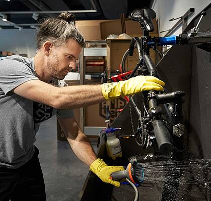 Ampler Bikes gibt die Partnerschaft mit den Fahrradgeschäften von We Like Bikes in ganz Deutschland bekannt...