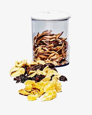 Mit einem Dörrautomaten lassen sich leckere gesunde Snacks herstellen - aus Obst oder auch aus Gemüse