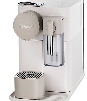 Aromatischer Espresso, gepaart mit luftig-leckerem Milchschaum – so zelebriert die neue Nespresso Lattissima One von De’Longhi feinen Kaffeegenuss - Tasse für Tasse