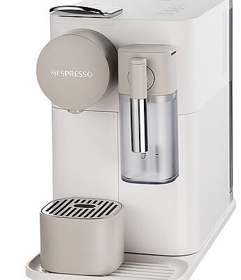 Aromatischer Espresso, gepaart mit luftig-leckerem Milchschaum – so zelebriert die neue Nespresso Lattissima One von De’Longhi feinen Kaffeegenuss - Tasse für Tasse