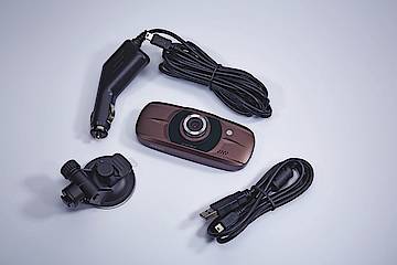 Lade- und USB-Kabel sowie Saugnapf befinden sich im Lieferumfang
