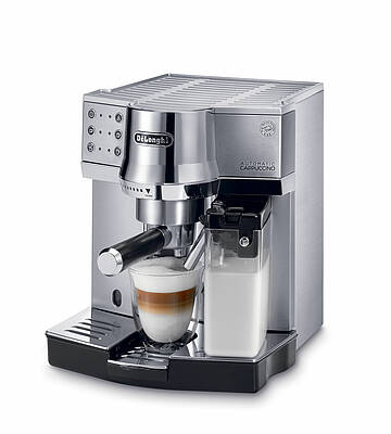 Bei der EC 850.M handelt es sich um eine Siebträgermaschine mit Milchaufschäumsystem. (Fotos: De Longhi)