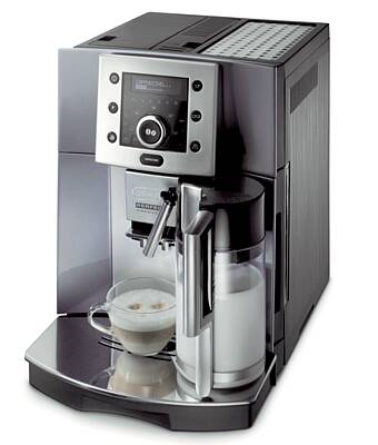 Die De'Longhi Esam 5500 schäumt auf Knopfdruck Milch auf (Fotos De'Longhi)