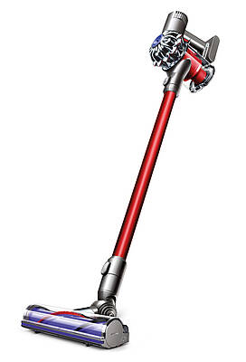 Dank neuer Bodendüsen und dem Dyson Digitalen Motor V6 ist die neue Generation kabelloser Staubsauger von Dyson jetzt noch leistungsstärker