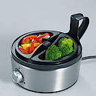 Der SEVERIN Eierkocher EK 3127 ist ausgesprochen vielseitig: Mit speziellen Aufsätzen können neben hartgekochten und pochierten Eiern auch Eierstich und gesundes Gemüse zubereitet werden