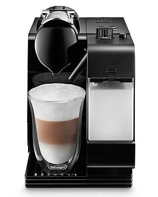 Im edlen schwarzen Gewand bereitet die De`Longhi Lattissima nach nur 40 Sekunden Aufwärmzeit mit einem einzigen Knopfdruck Espresso, Lungo, Cappuccino oder Latte Macchiato zu