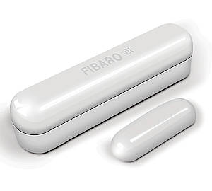 Der batteriebetriebene Fibaro Sensor überwacht das Öffnen oder Schließen von Türen, Fenstern oder Garagentoren und kann außerdem mit Bewegungsmeldern und Temperatursensoren gekoppelt werden
