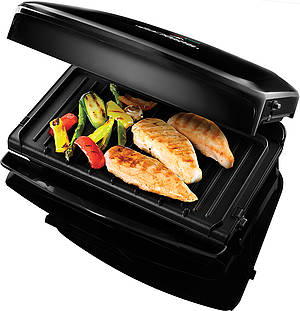 Auch die neuen George Foreman Fitnessgrills haben geneigte Grillplatten, damit Öl und Fett einfach abfließen können