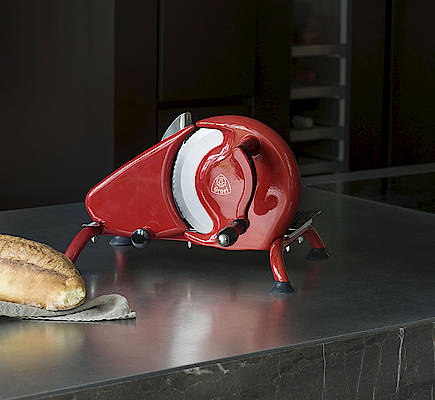 Graef ist seit 60 Jahren bekannt für hochwertige Allesschneider und hat in den Manuale H 93 all sein Wissen und seine Erfahrung in der Schneidetechnik hineingepackt