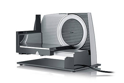 Der ESSENCE vereint einen kraftvollen Antrieb, eine scharfe Universalklinge und eine präzise einstellbare Schnittstärke mit intuitiver, sicherer Bedienung