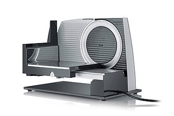 Der ESSENCE vereint einen kraftvollen Antrieb, eine scharfe Universalklinge und eine präzise einstellbare Schnittstärke mit intuitiver, sicherer Bedienung