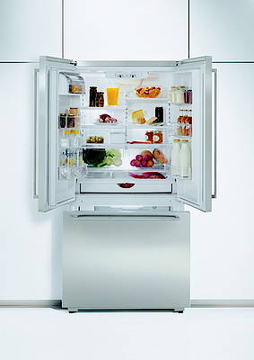 Beim RY 495, einem Bottom Freezer, befindet sich das Gefriergut im unteren Bereich und ist von oben über Auszüge bequem zu erreichen<br>(Fotos: Gaggenau)
