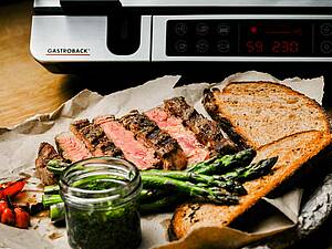 interaktiver Gastroback Livestream-Kochkurs mit Profikoch Moritz „Moe“ Crone-Rawe und Elektrogrill Design BBQ Advanced Control