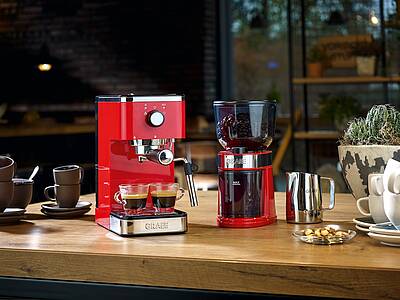 Zwei pfiffige Partner für frischen Kaffeegenuss, die Kaffeemühle Graef CM 203....